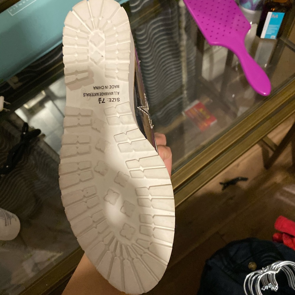 Silver sneaker - Picture 3 of 3